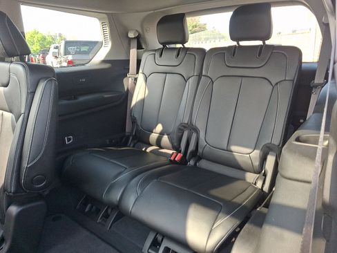 Used 2023 Jeep Grand Cherokee L Limited AWD/4WD image 11