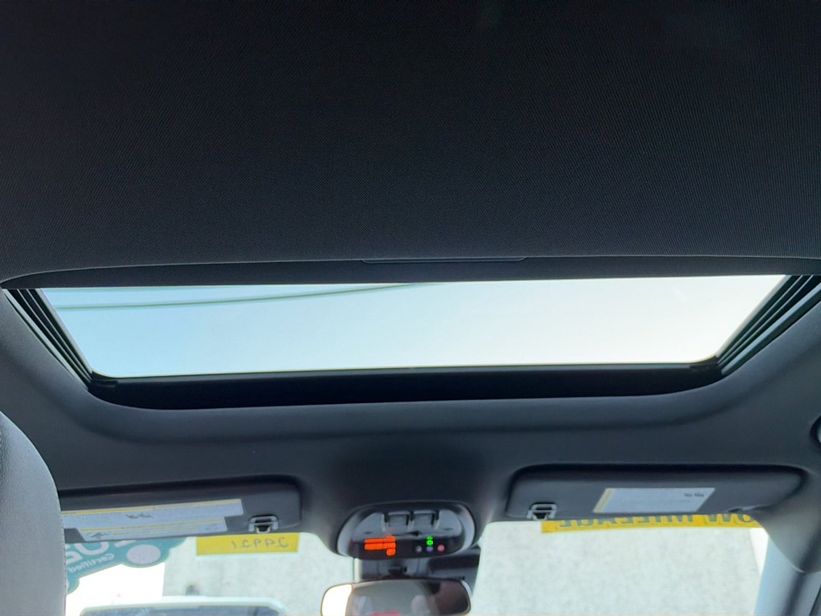 Used 2025 Chevrolet Trax RS w/ Sunroof Package FWD image 39