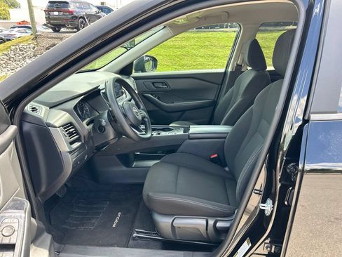 Used 2024 Nissan Rogue S FWD image 9