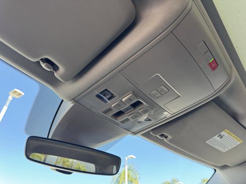 Used 2021 Volkswagen Atlas SEL Premium image 32