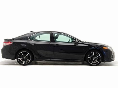 Used 2019 Toyota Camry XSE image 29