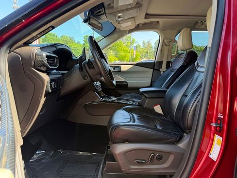 Used 2020 Ford Explorer Platinum w/ Premium Technology Package image 25