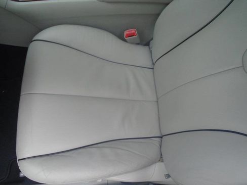 Used 2012 Toyota Venza Limited w/ Tow Pkg AWD/4WD image 16