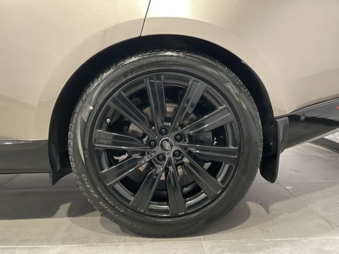 Used 2023 Land Rover Range Rover SE image 9