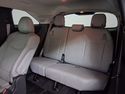 Used 2025 Toyota Sienna XLE w/ XLE Plus Package FWD image 58