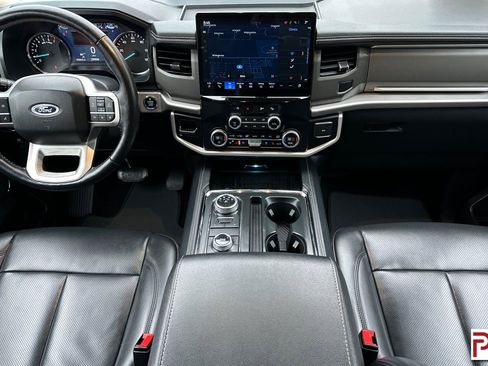Used 2023 Ford Expedition XLT image 15