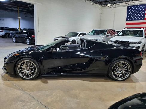 Used 2025 Chevrolet Corvette Z06 RWD image 13
