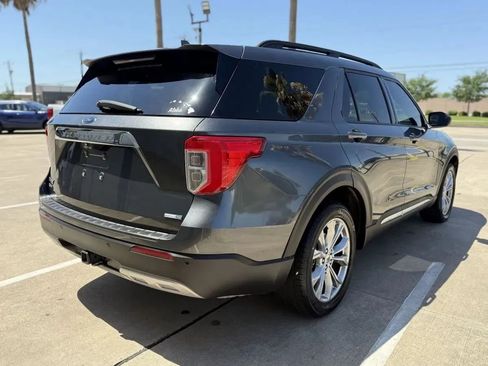 Used 2020 Ford Explorer XLT w/ Equipment Group 202A image 4