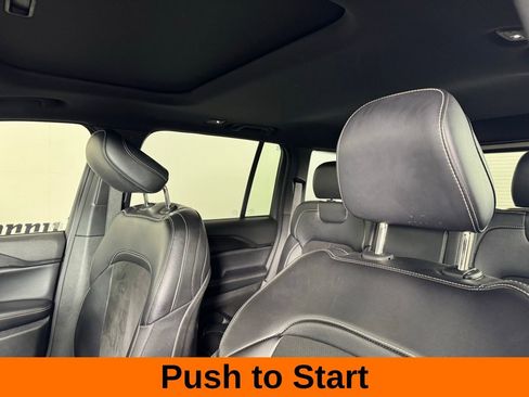 Used 2023 Jeep Grand Cherokee Altitude image 11