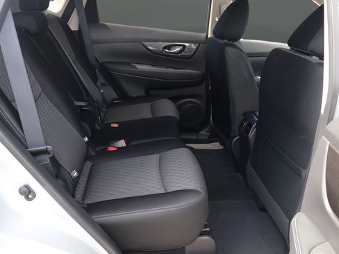 Used 2019 Nissan Rogue SV FWD image 18