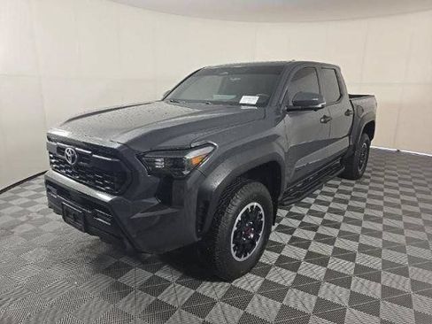 Used 2024 Toyota Tacoma TRD Off-Road w/ TRD Off Road Premium Package AWD/4WD image 32