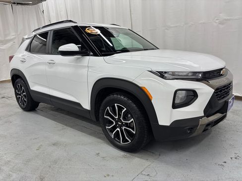 Used 2023 Chevrolet TrailBlazer ACTIV w/ Sun and Liftgate Package image 7