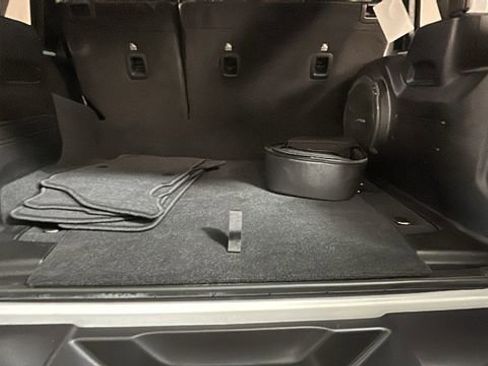 Used 2022 Jeep Wrangler Unlimited Sahara AWD/4WD image 26