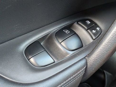 Used 2020 Nissan Rogue SV image 24