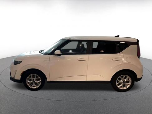 Used 2025 Kia Soul LX w/ LX Technology Package FWD image 8