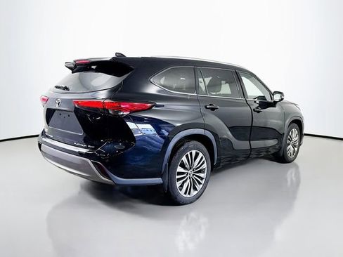 Used 2022 Toyota Highlander Platinum image 6