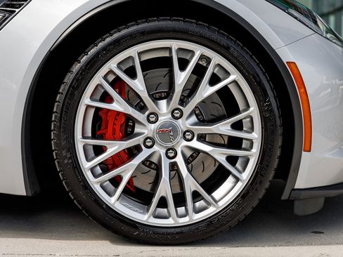 Used 2015 Chevrolet Corvette Z06 w/ 2LZ Preferred Equipment Group image 9