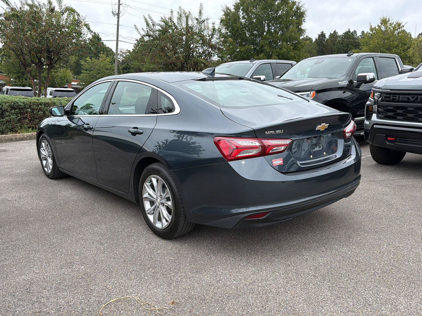 Used 2020 Chevrolet Malibu LT w/ Leather Package FWD image 2