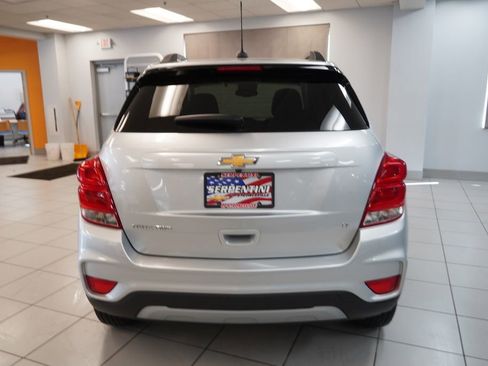 Used 2020 Chevrolet Trax LT w/ LT Convenience Package image 8