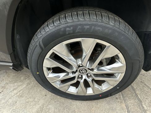 Used 2020 Toyota RAV4 XLE Premium image 19