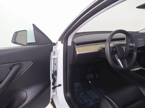 Used 2021 Tesla Model Y Long Range image 45