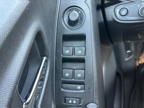 Used 2019 Chevrolet Trax LT w/ LT Convenience Package FWD image 23