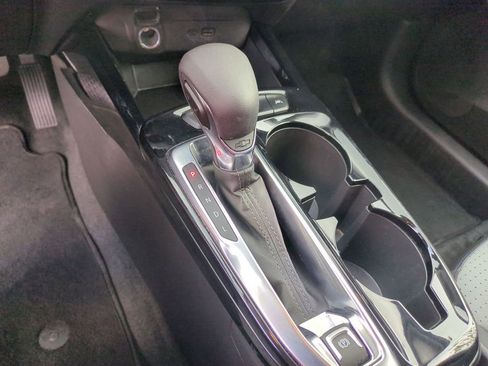 Used 2025 Chevrolet Trax LT w/ LT Convenience Package FWD image 15