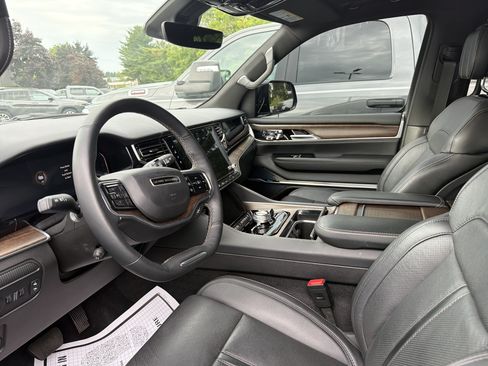 Certified 2025 Jeep Grand Wagoneer 4WD image 18