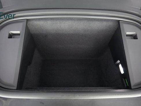 Used 2020 Porsche Taycan 4S image 24