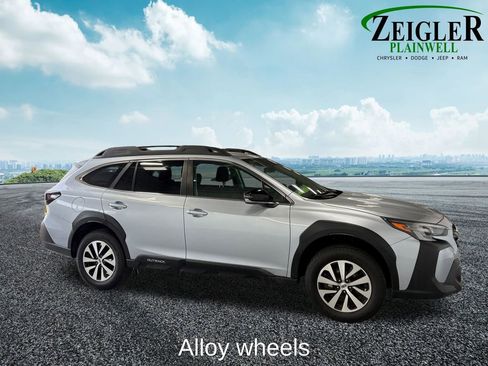 Used 2023 Subaru Outback Premium image 9