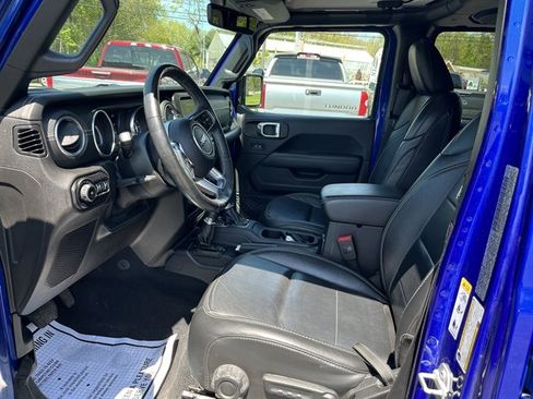Used 2018 Jeep Wrangler Unlimited Sahara AWD/4WD image 18