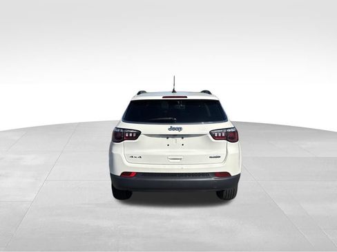 Certified 2021 Jeep Compass Latitude w/ Sun and Sound Group AWD/4WD image 6