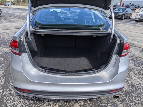 Used 2017 Ford Fusion SE w/ Fusion SE Technology Package FWD image 21
