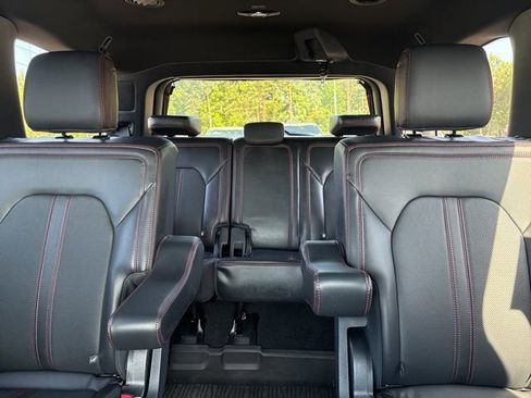 Used 2024 Ford Expedition Limited image 11