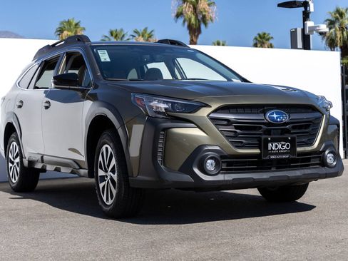 Used 2025 Subaru Outback Premium AWD/4WD image 2