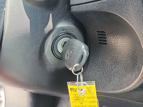 Used 2017 Toyota Corolla L FWD image 29