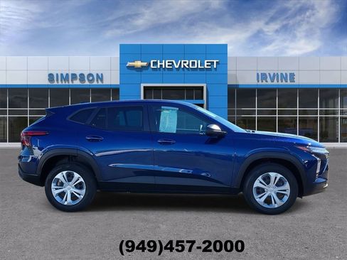 Used 2024 Chevrolet Trax LS w/ Driver Confidence Package image 9