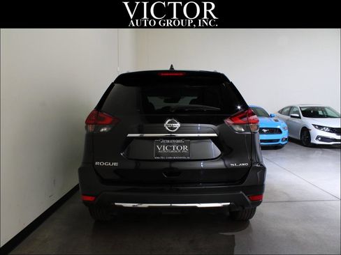 Used 2018 Nissan Rogue SL image 9
