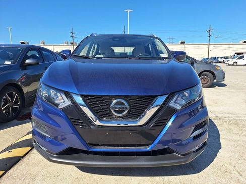 Used 2021 Nissan Rogue Sport SV image 2