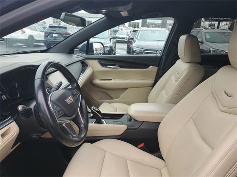Used 2018 Cadillac XT5 FWD image 17
