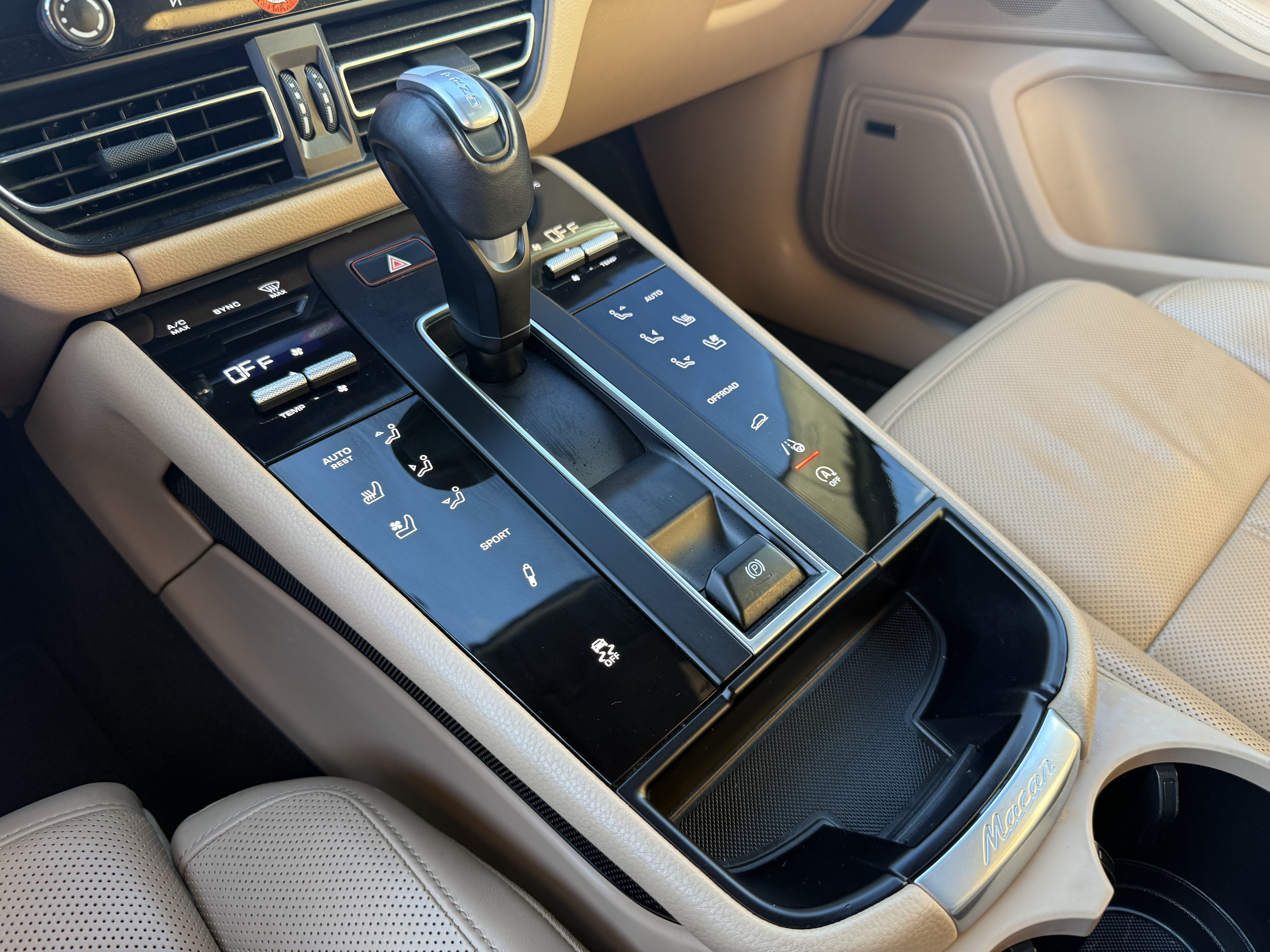 Certified 2023 Porsche Macan S AWD/4WD image 24