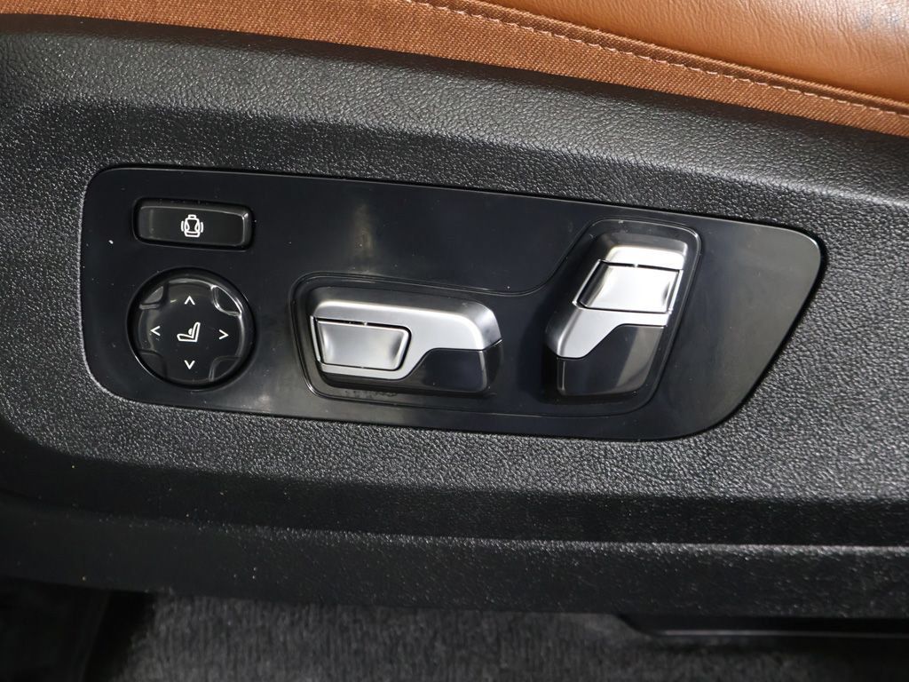 Used 2025 BMW X7 M60i w/ Executive Package AWD/4WD image 39
