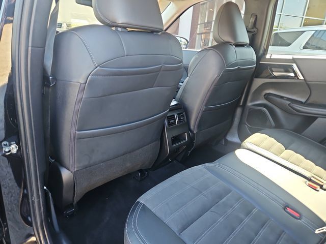 Used 2024 Mitsubishi Outlander SE Black Edition AWD/4WD image 12