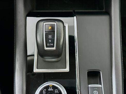 Used 2024 Mitsubishi Outlander SE image 25