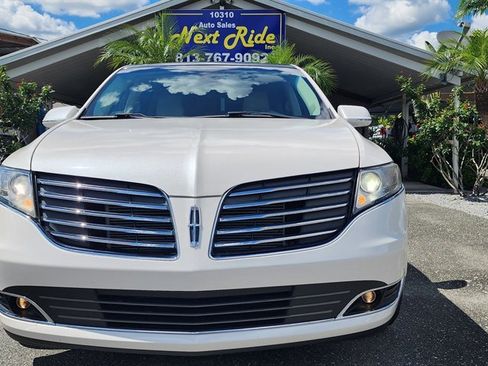 Used 2018 Lincoln MKT AWD w/ Technology Package image 4