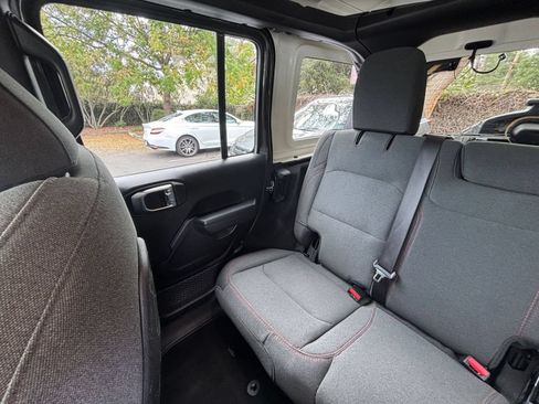 Used 2025 Jeep Wrangler Unlimited Rubicon AWD/4WD image 33