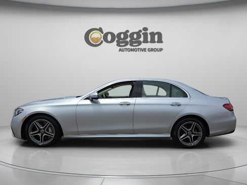 Used 2022 Mercedes-Benz E 350 4MATIC Sedan image 2