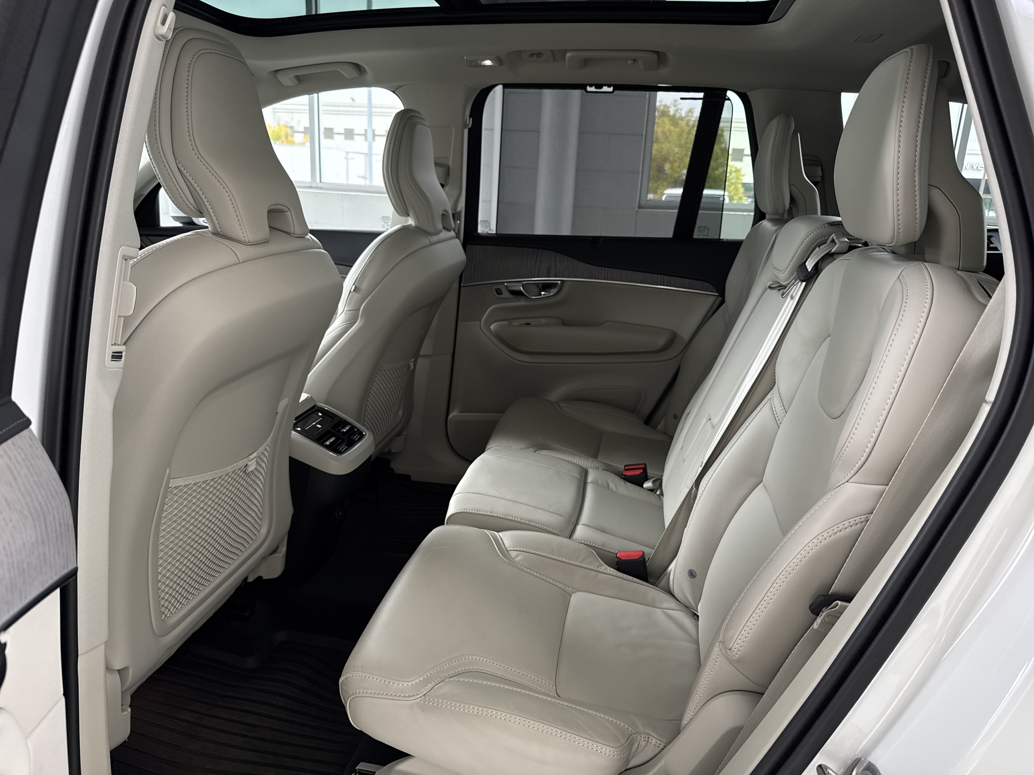 Used 2025 Volvo XC90 B6 Ultra w/ Protection Package AWD/4WD image 5