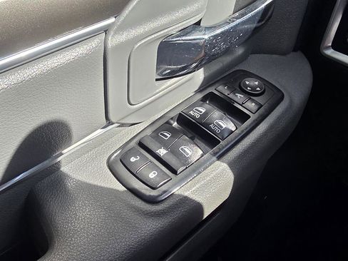 Used 2018 RAM 1500 SLT image 23