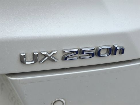 Used 2022 Lexus UX 250h w/ Premium Package image 12